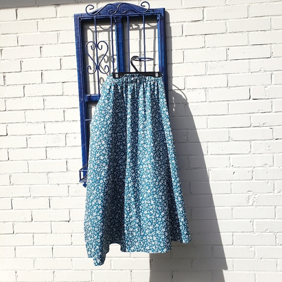 🔥3/$30🔥Cottage Core Green Floral Maxi Skirt - Picture 2 of 2